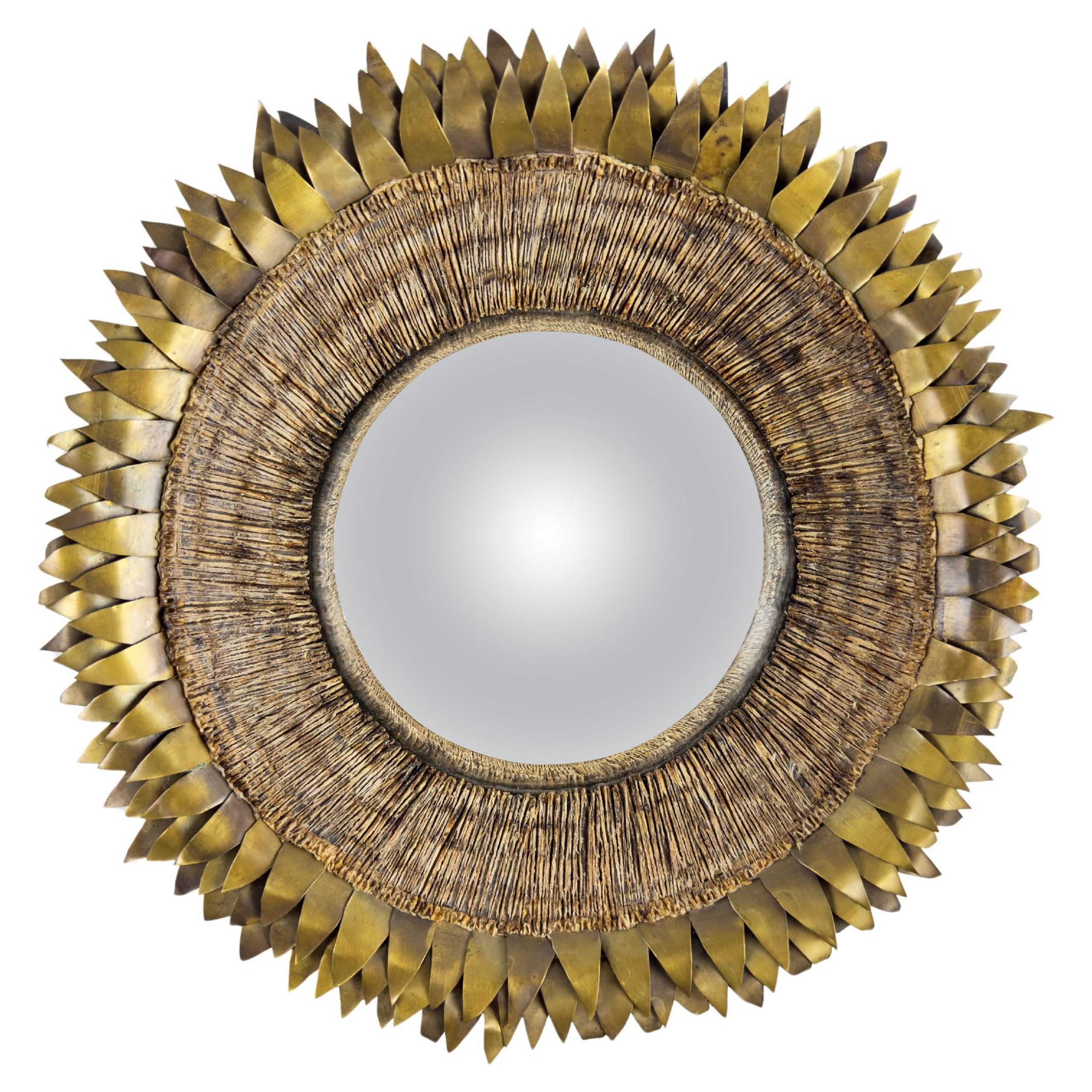 Specchio convesso in ottone dorato e taloselice francese del XX secolo